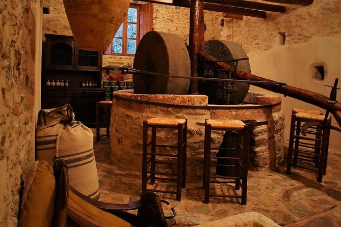 Private Tour in Historic Estate in Monemvasia with wine-olive oil tasting & meal - Key Points