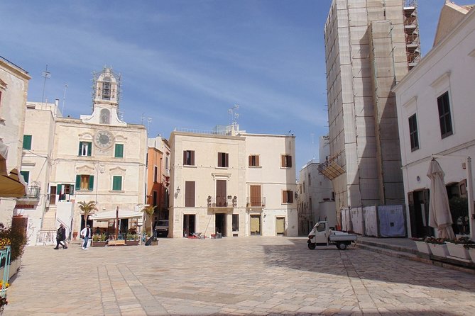 Private tour in Polignano a Mare: overlooking the sea - Discovering Polignano a Mare’s Historic Walls and Palaces