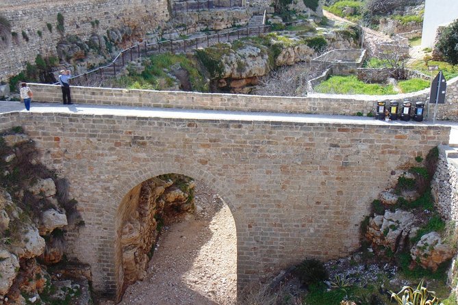 Private tour in Polignano a Mare: overlooking the sea - The Ending at Domenico Modugno’s Memorial