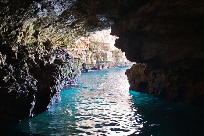Private tour in Polignano to discover the caves with aperitif - The Boat: Comfort and Customization