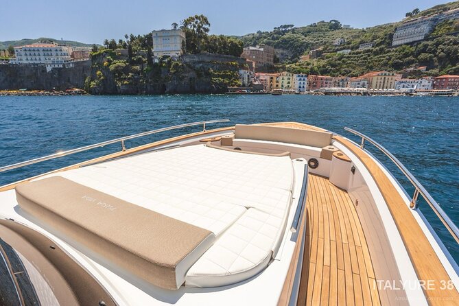 Private tour in Premium Yacht from Sorrento to Capri and Positano - Enjoying Capri’s Marina Grande: Shopping, Strolling, and Dining