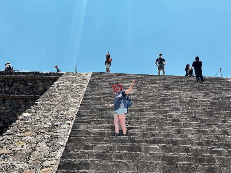 PRIVATE TOUR IN TEOTIHUACAN AND GUADALUPE BASILIC - How the Tour Begins: Hotel Pickup and Transportation