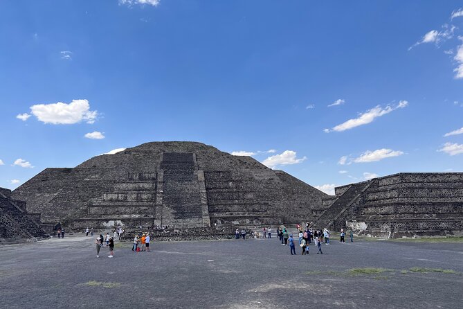 Private Tour in Teotihuacan Pyramids with 2025 New Car - Visiting the Museo de Sitio Teotihuacan