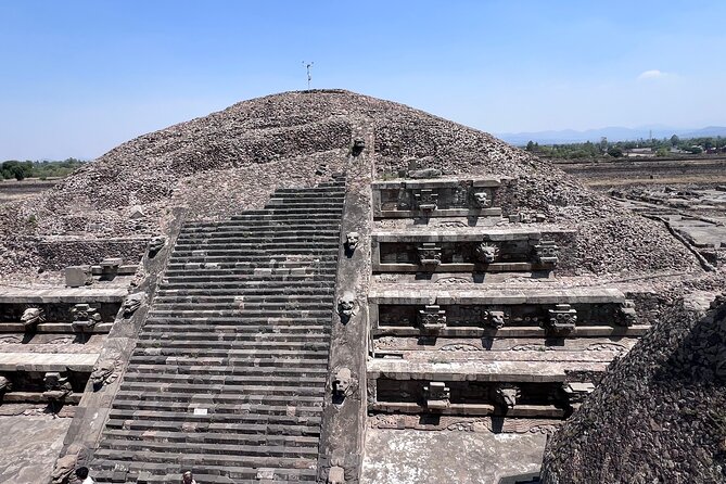 Private Tour in Teotihuacan Pyramids with 2025 New Car - Walking the Roadway of the Dead and Visiting the Pyramids