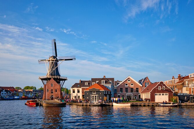 Private Tour in The Hague with a local with food tasting - Food Tasting and Offbeat Local Spots