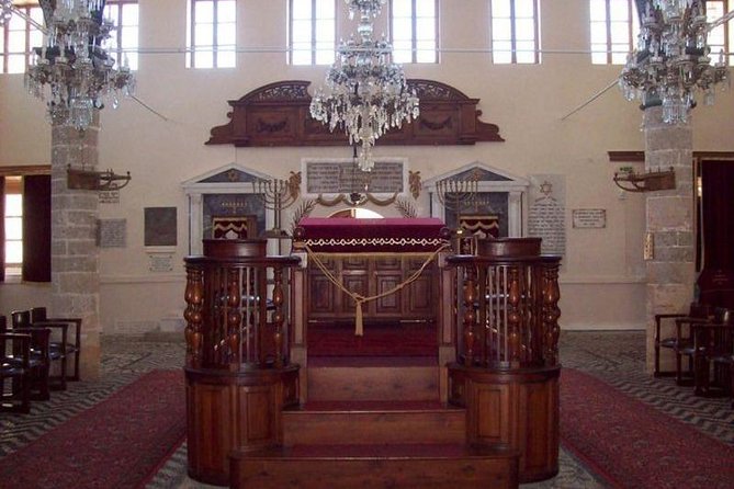 Private Tour in The Jewish Quarter & Grand Master's Palace - Logistics, Group Size, and Accessibility