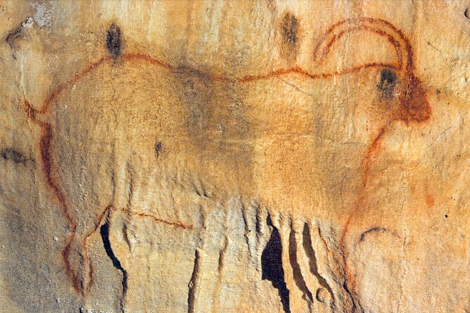 Private Tour into an Original Prehistoric Cave by EXPLOREO SARLAT - The Demonstration of Fire and Paint Techniques