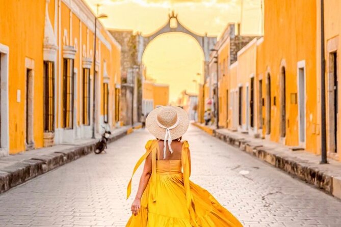 Private Tour Izamal and its ruins plus Mayan Handcraft Workshop - Visiting the Kinich Kakmó Pyramid in Izamal