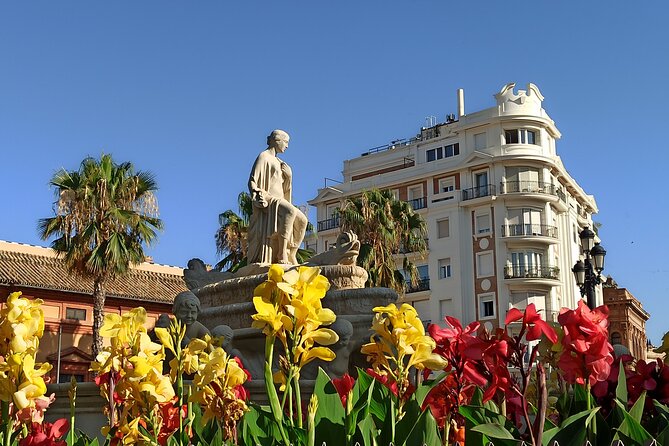 Private Tour Jewish Quarter, center and Plaza de España - The Torre del Oro and 20th Century Seville