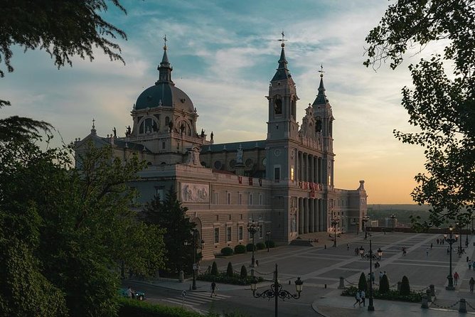 Private Tour: Madrid Walking Tour of Los Austrias - Key Points