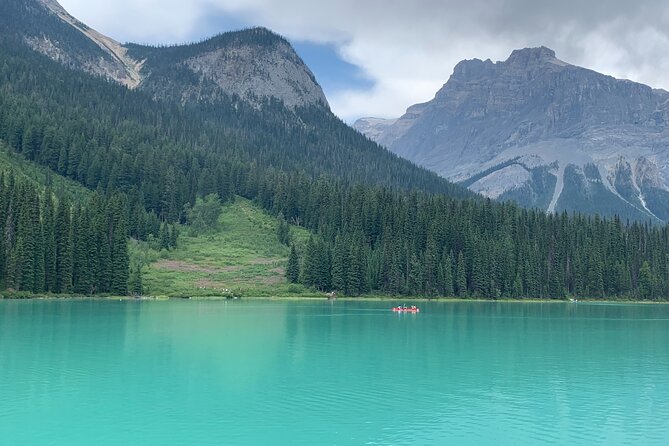 Private Tour Moraine Lake, Louise, Emerald & Johnston Canyon - Included Snacks and Water for Refreshment