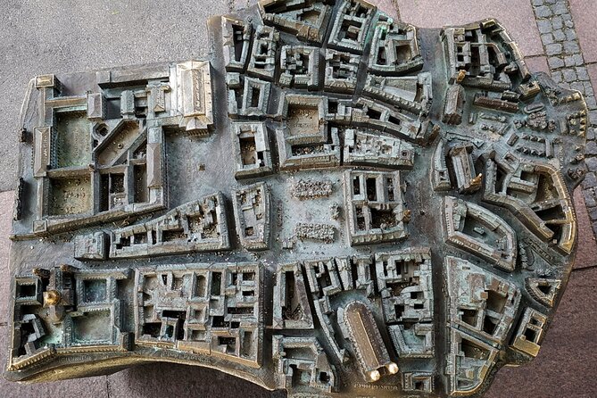 Private Tour Munich City and 3rd Reich including Viktualienmarkt - Discovering Munich’s Museums