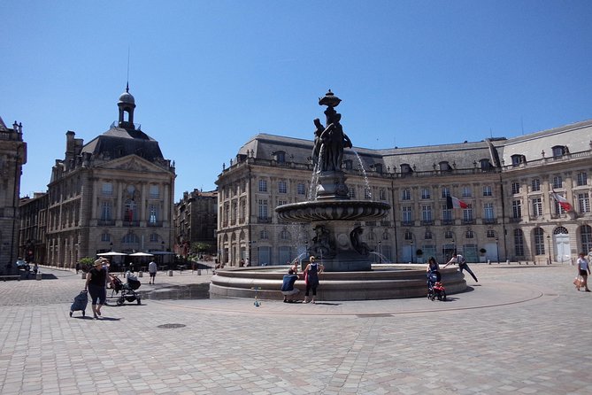 Private tour of Bordeaux by a Bordeaux historian - The Guide’s Style and Expertise