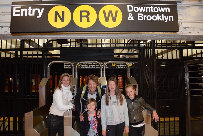 Private Tour of Brooklyn Bridge and neighborhoods with PhotoShoot - Personalized Photo Delivery and Flexibility