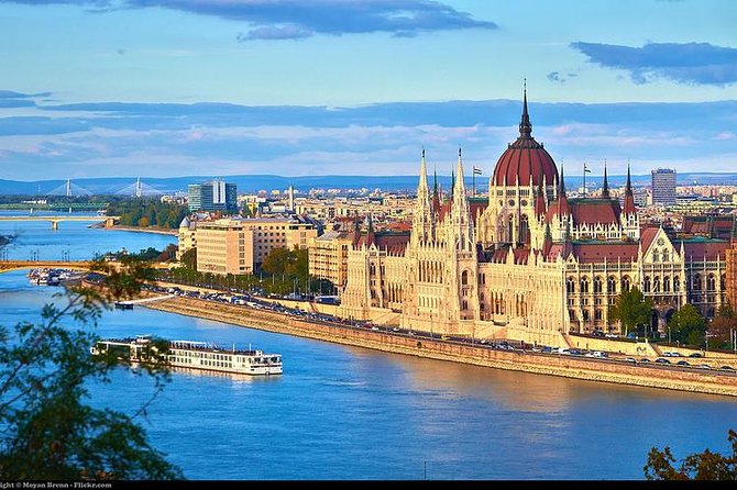 Private tour of Budapest with transfer from Vienna, Local Guide - Exploring Castle Hill and Buda Castle