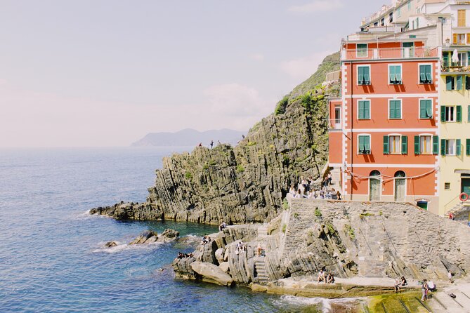 Private Tour of Cinque Terre's Wine tasting with a local - Wine Tasting in Vernazza: Local Flavors Unveiled