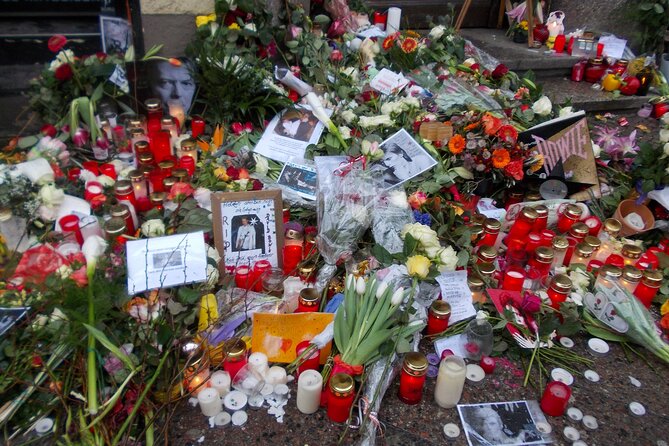 Private Tour of David Bowie's West-Berlin - Visiting Nürnberger Str. 53: The Dschungel Hangout