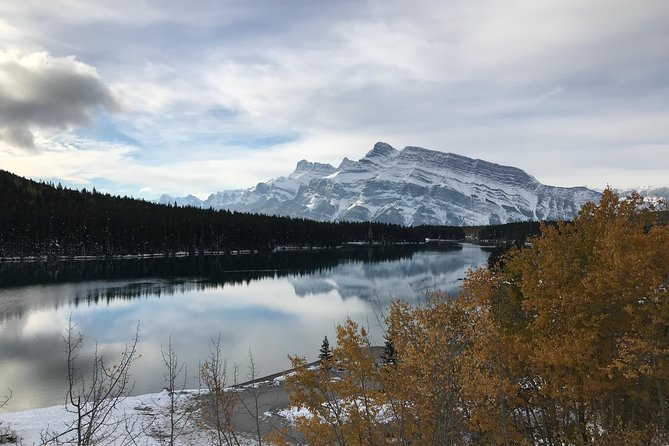 Private Tour of Lake Louise and the Icefield Parkway for up to 12 guests - Exploring the Depths of Lake Minnewanka
