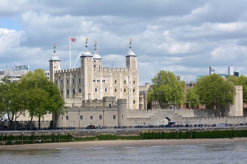 Private Tour of London with Rooftop Garden & Tower of London - Inside the Tower of London: Royal Conspiracies and Crown Jewels (4-Hour Tour)