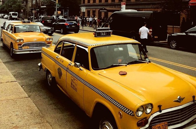 Private Tour of Manhattan by Vintage NYC Taxi Cab - Crossing the Manhattan Bridge in Style