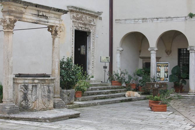 Private tour of Pitigliano and Etruscan cave routes - Exploring the Jewish Quarter and Underground Cellars