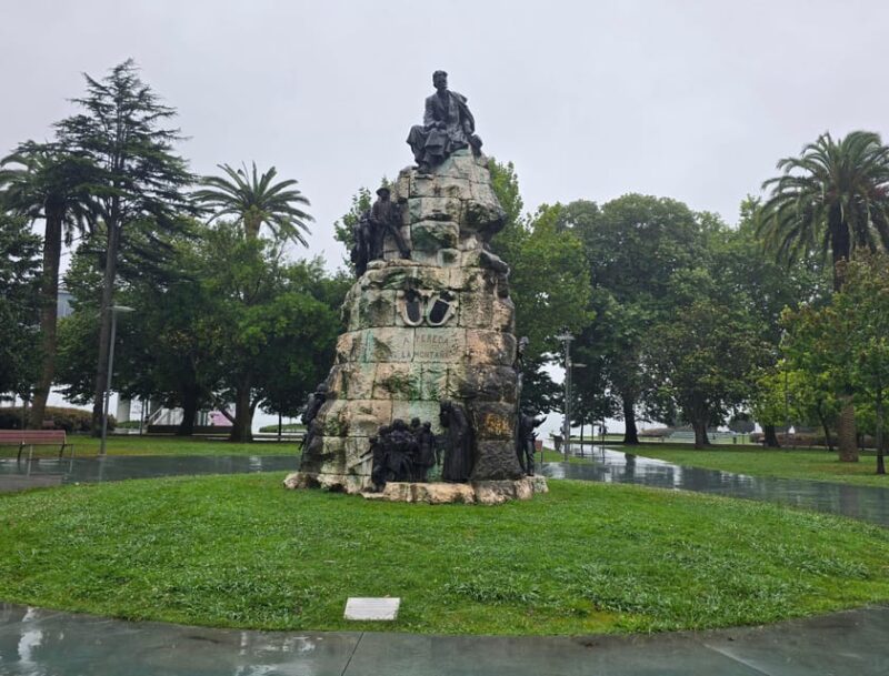 Private tour of Santander with interior of the cathedral and Centro Botín - Inside the Gothic Majesty of Santander Cathedral
