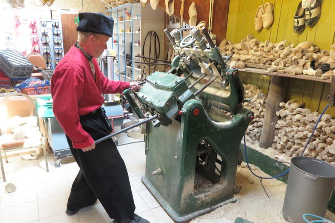 Private Tour of Simonehoeve Cheese Farm and Clog Factory - Timing, Pacing, and Tour Flexibility