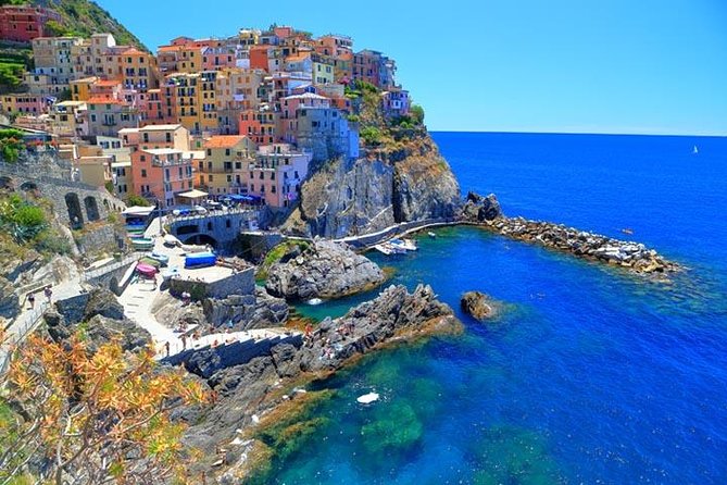 Private Tour of the Cinque Terre from Milan - Walking Through Riomaggiore, Vernazza, and Manarola