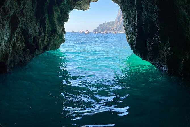 Private Tour of the Island of Capri by Boat and Visit to the Caves - Discover the Unique Charm of the Capri Private Boat Tour