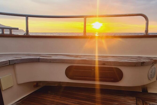 Private Tour of the Island of Capri by Boat and Visit to the Caves - Meeting Point and Tour Logistics