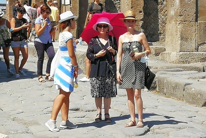 Private tour of the Pompeii excavations - The Role of the Certified Guide in Enhancing the Experience