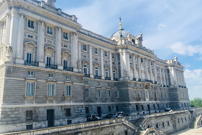 Private tour of the royal palace, private guide, fast entrance and pick up at the hotel. - Exploring the Royal Palace of Madrid
