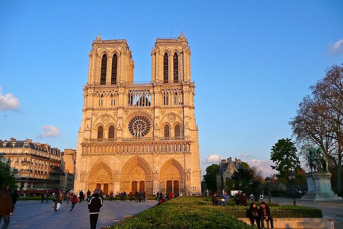 Private tour of various Monuments in Paris - Key Points