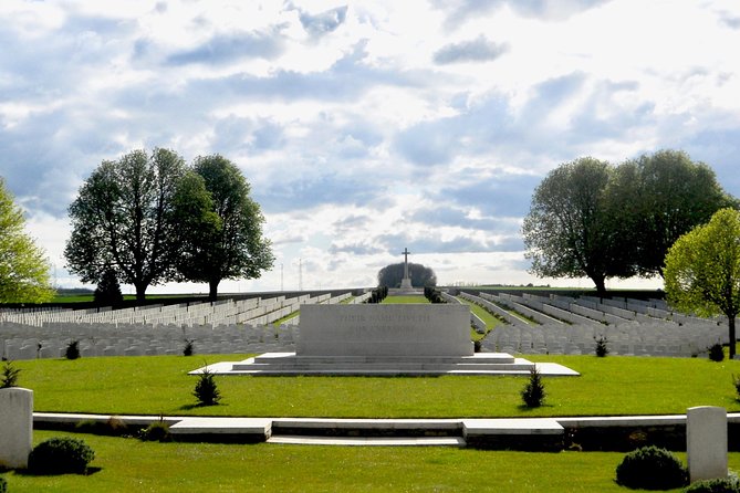 Private Tour of Vimy Ridge & Arras battlefields from ARRAS - Visiting the Neuville-Saint-Vaast Cemetery