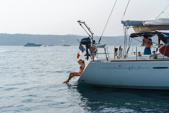 Private tour on a sailboat with apéritif at sunset on Antibes - Key Points