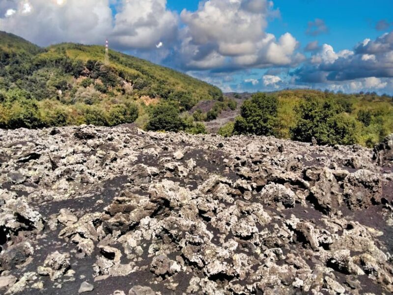 Private tour on Etna's lava flows, breathing wild nature - Expert Guides and Friendly Atmosphere