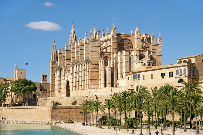 Private Tour: Palma de Mallorca Old Town, Palma Cathedral and Cruise - Strolling Along Palma’s Historic Walls and Views of Bellver Castle
