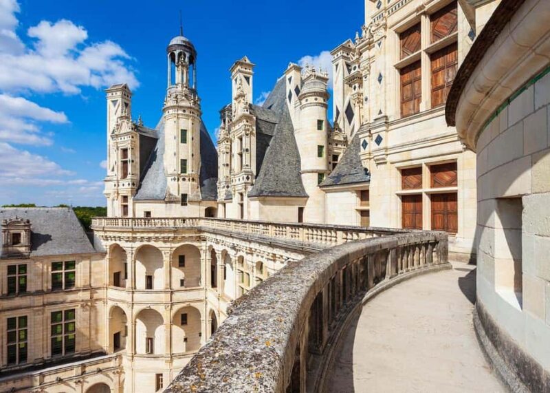 Private Tour Paris: Chambord Castle with Golf Cart + Gift - Discover Château de Chambord’s Architectural Marvels