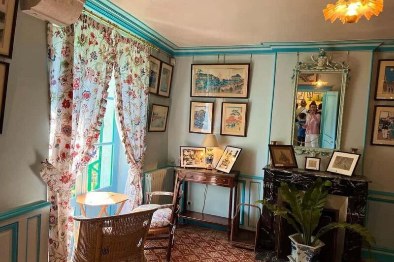 Private Tour Paris: Étretat Cliffs & Monets Gardens + Gift - Gourmet Picnic with Sea Views on the Cliffs