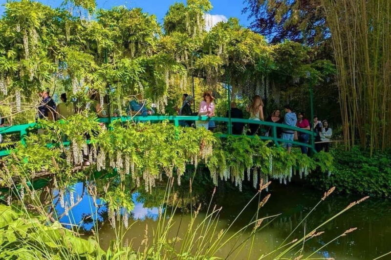 Private Tour Paris: Étretat Cliffs & Monets Gardens + Gift - Art and Nature at Monet’s Gardens in Giverny