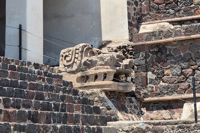Private Tour Pyramids of Teotihuacán and Guadalupe Basilica up to 4 people - Personalized Service and Expert Guidance by Roberto Valle