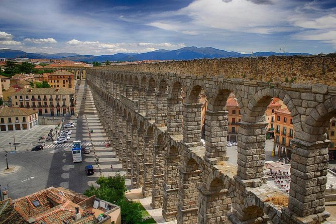 Private Tour: Segovia Day Trip from Madrid by High-Speed Train - Admiring the Gothic Grandeur of Segovia Cathedral