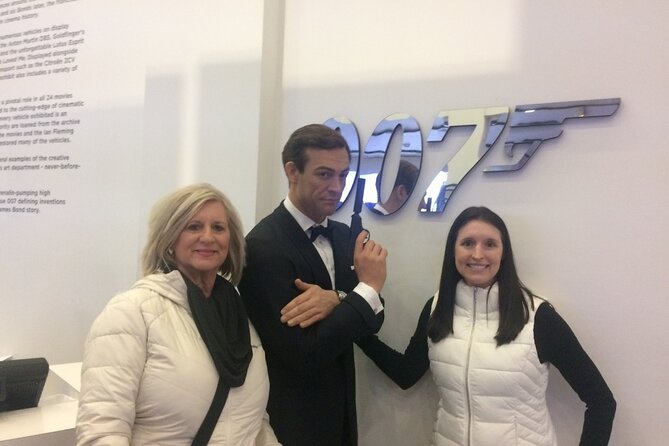 Private Tour: The London of Shakespeare, the Beatles, James Bond and Sherlock Holmes by Traditional Black Cab - Key Points