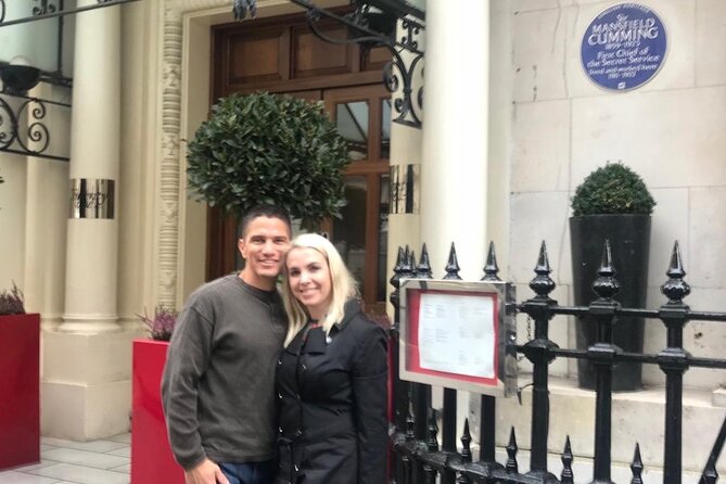 Private Tour: The London of Shakespeare, the Beatles, James Bond and Sherlock Holmes by Traditional Black Cab - The Beatles’ London Haunts and Cultural Hotspots