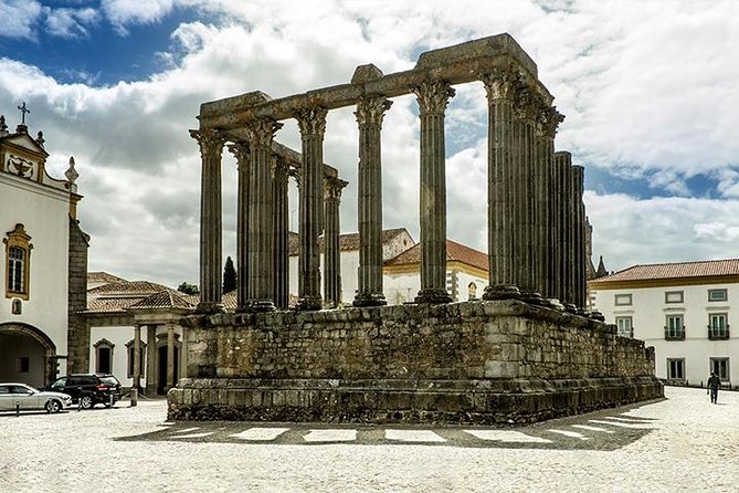 Private Tour to Evora and Monsaraz from Lisbon - Exploring Praça do Giraldo’s Medieval Charm