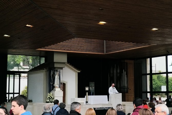 Private Tour to Fátima Sanctuary and the Little Shepherds Houses - Walking the Path of the Little Shepherds