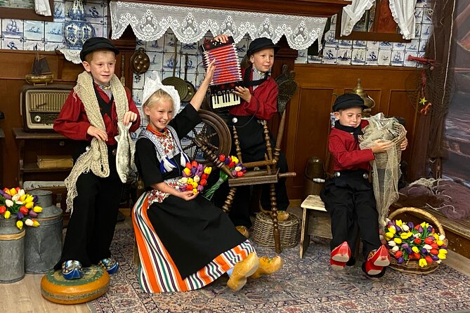 Private Tour to Giethoorn with boat and Zaanse Schans windmills - Key Points