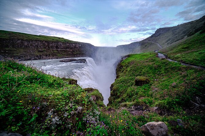 Private Tour to Golden Circle and Hvammsvík Baths - Watching the Geysir Eruption at Geysir