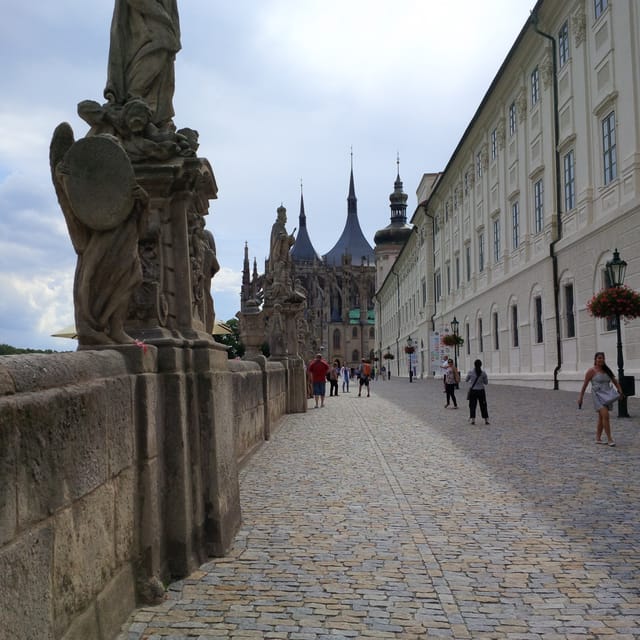 Private Tour to Kutná Hora - Visiting the Gothic Stone Fountain and the Old Synagogue