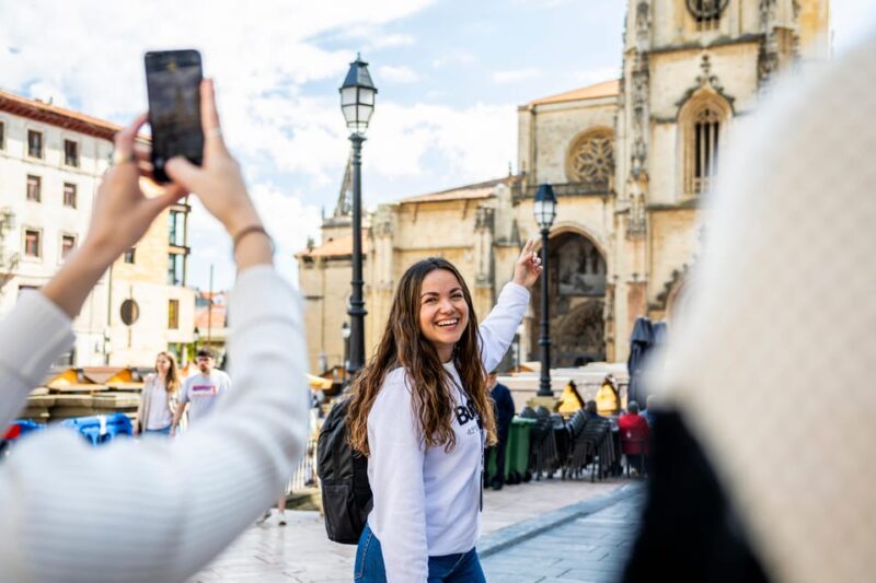 Private tour to Oviedo - Stopping at Plaza Porlier and Fontán Market